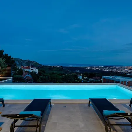 Fortress, Private Pool, Game Room, Sea Views Vila