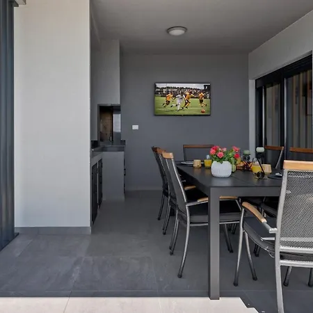 New Fortress, Private Pool, Game Room, Sea Views Klis