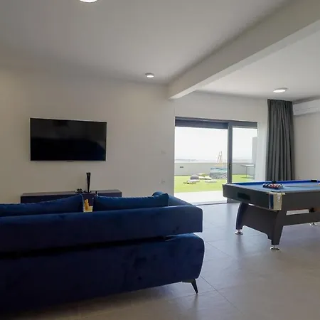 Fortress, Private Pool, Game Room, Sea Views Vila Klis