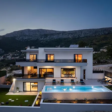 New Fortress, Private Pool, Game Room, Sea Views Klis