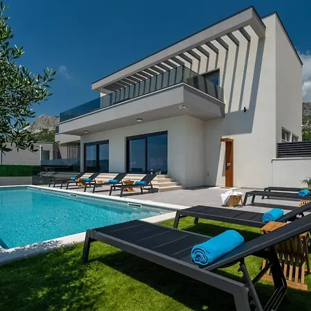 New Fortress, Private Pool, Game Room, Sea Views * Klis
